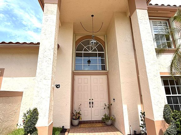 2nd image of 9392 Cascade Ct