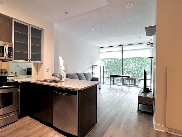 21 Scollard St #203 — Photo 4
