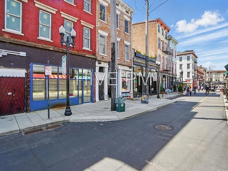 107 W Elder St #D — Photo 2