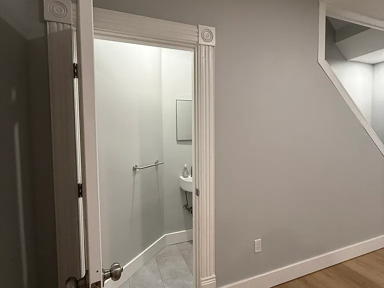 23 E Washington Ave — Photo 12