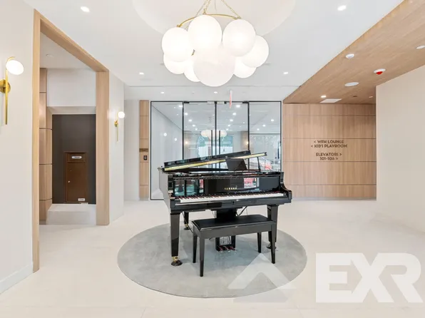 33 4th Street image 4 of 9