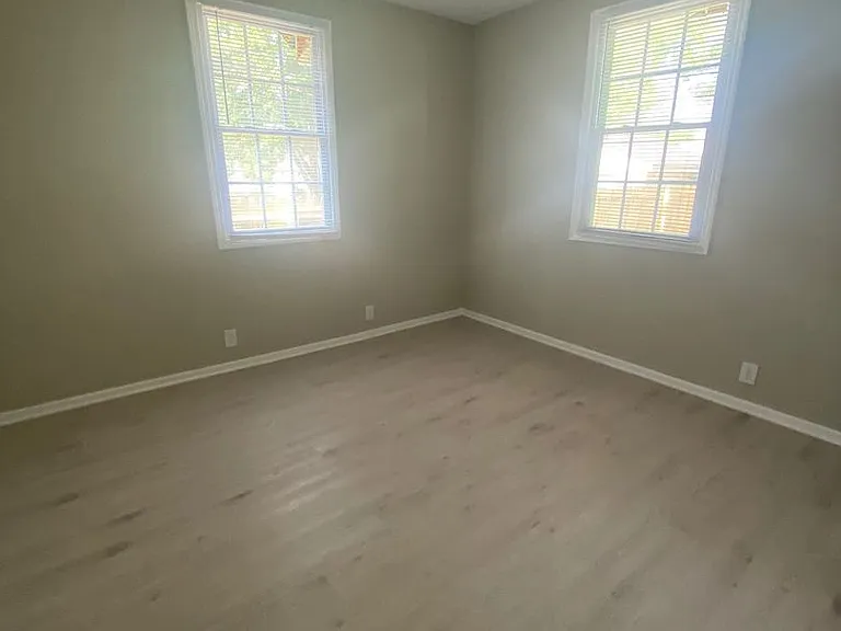 938 N Gray St — Photo 6