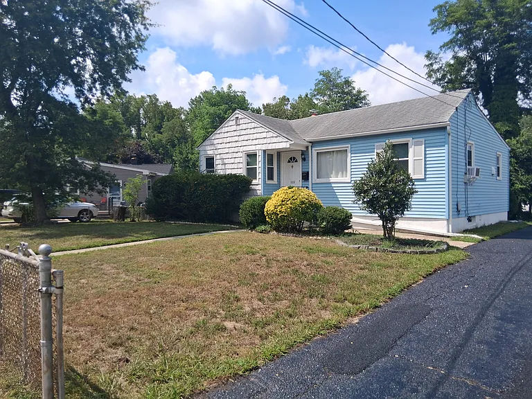 1008 Prince Ave — Photo 16