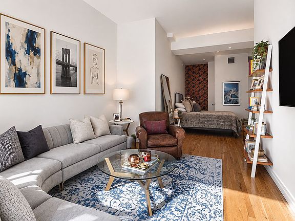 2nd image of 77 Bleecker St APT 819