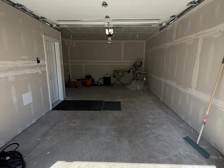 Old Military Rd NE — Photo 15