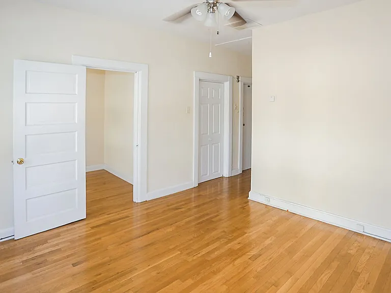 2254 N Southport Ave — Photo 15