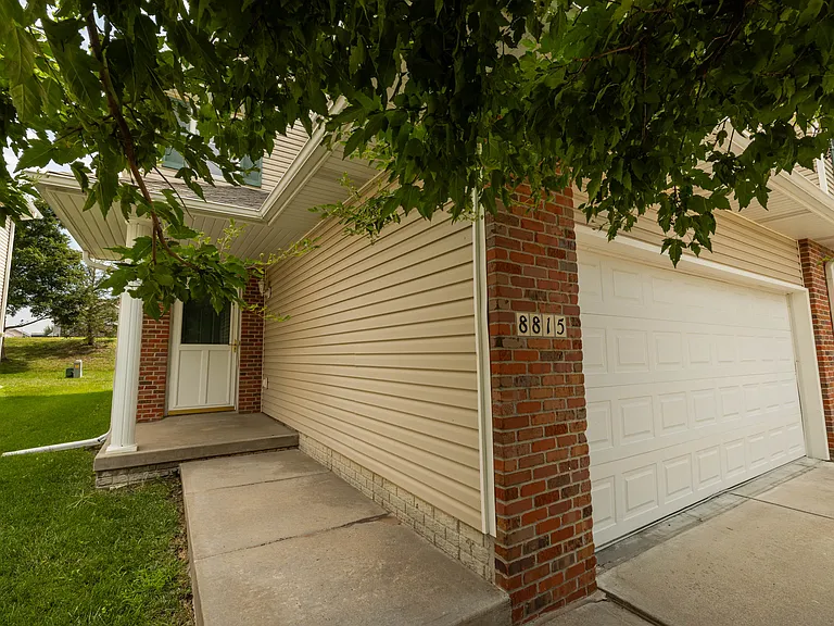 8815 Venice Ln — Photo 27
