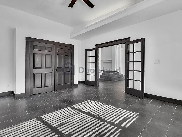 1803 E Yandell Dr — Photo 28
