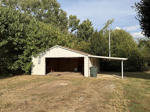 4th image of 106 Fountain Head Rd