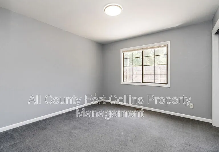 817 E Laurel St — Photo 9