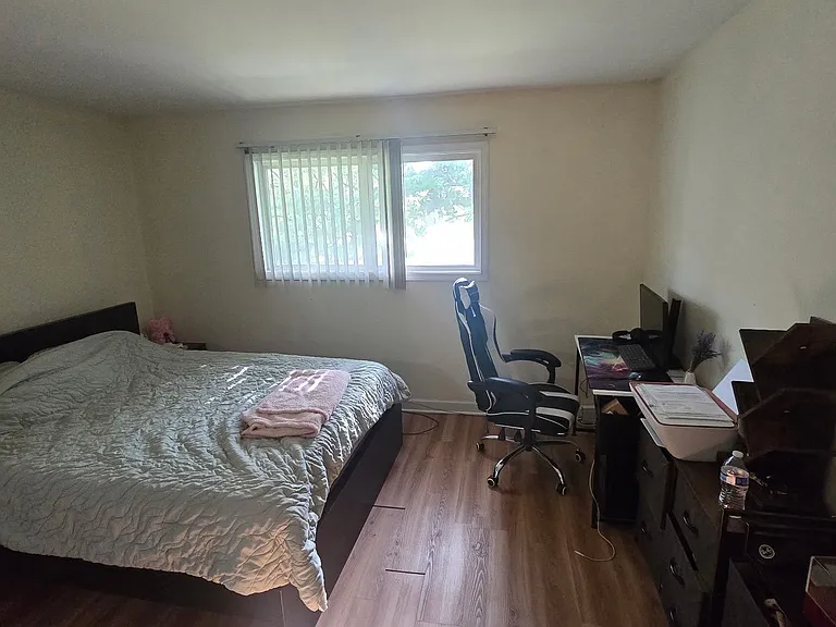 16W543 Mockingbird Ln #206 — Photo 6