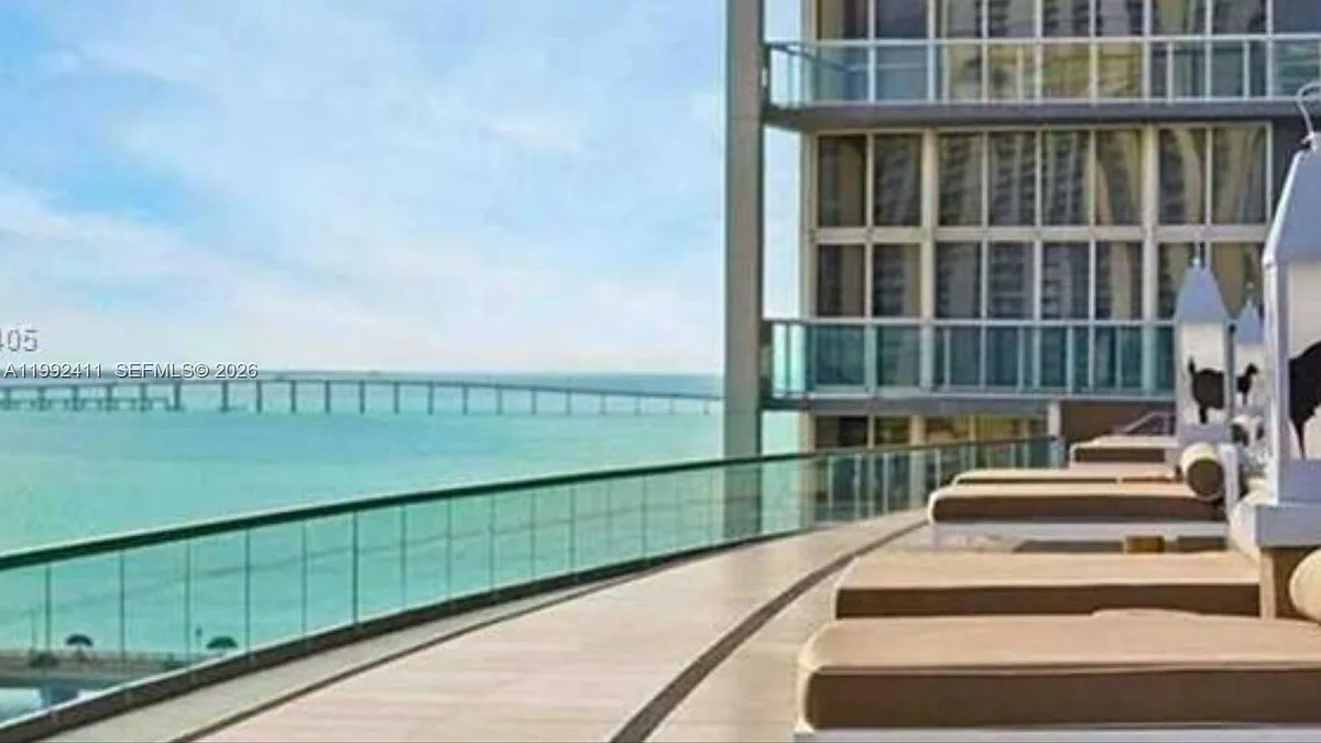 Building Photo - 465 Brickell Ave #5605