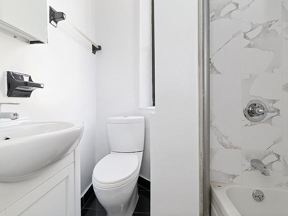 5th image of 126 Elizabeth St #20
