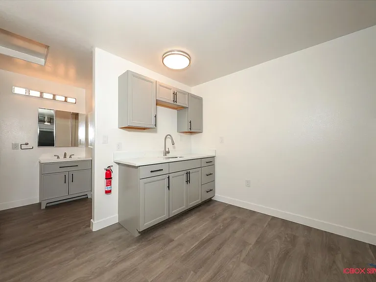 951 S Hobson'S Choice Ln — Photo 10