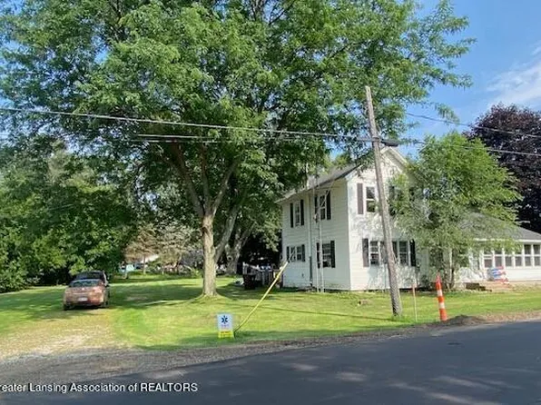 7902 N Welling Rd, Eureka, MI 48833