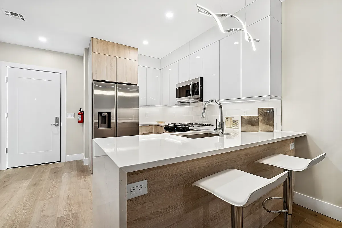 6810 Polk St — Photo 4