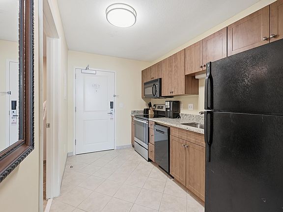 3rd image of 2100 N Ocean Blvd. #923