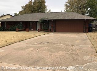 2010 Hunters Hill Dr, Enid, OK 73703
