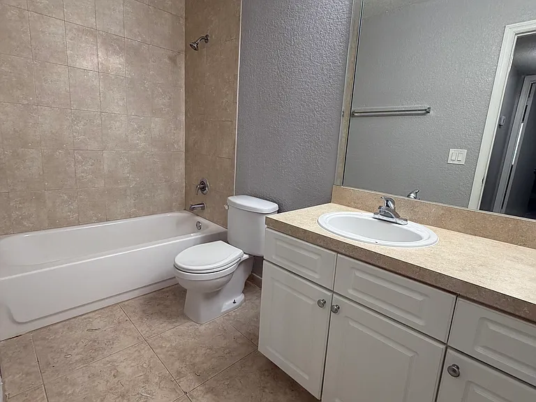 480 Banyon Tree Cir #200 — Photo 6
