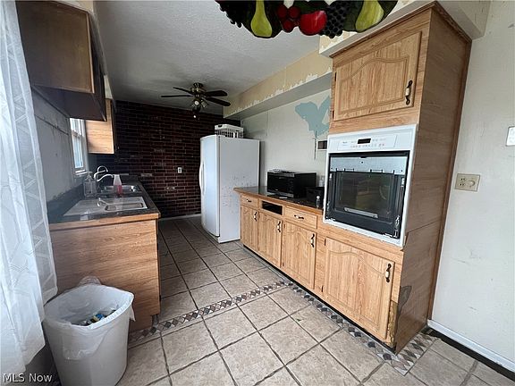4th image of 2580 Swiss Ave SW