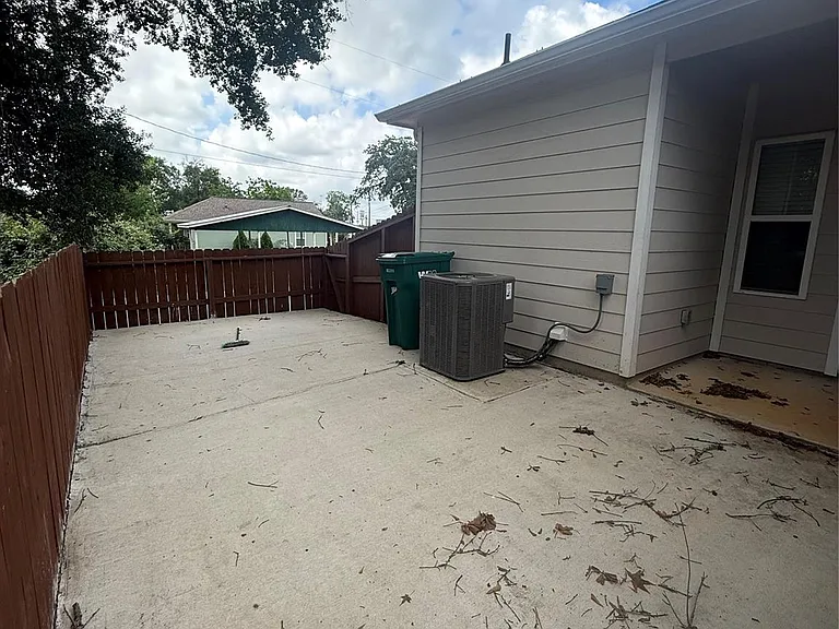 496B Golden St #B — Photo 20