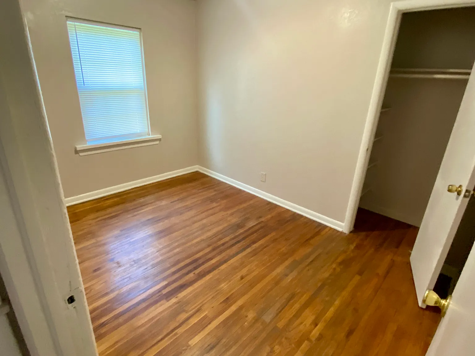 3 bed, 864 sqft, $1,190 — Photo 2