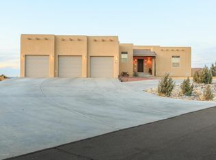6111 Via Del Oro Dr, Farmington, NM 87402