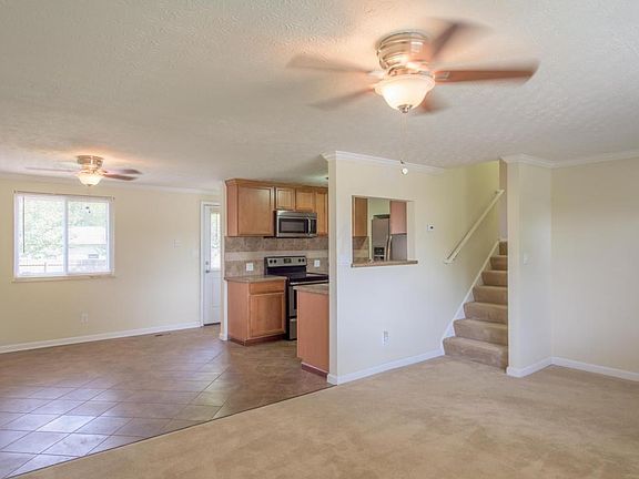 4th image of 2443 McZand Blvd