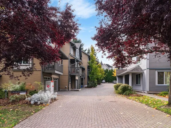 1405 Mallek Cres #3, Victoria, BC V8T 0A3