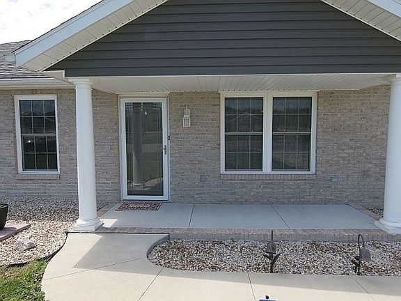 3rd image of 1391 Thornhill Dr