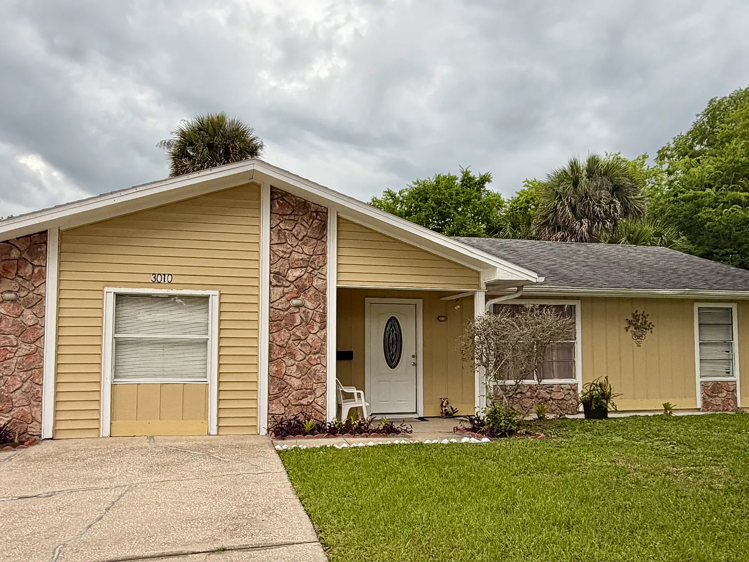 2 bed, 1128 sqft, $1,600 — Photo 1