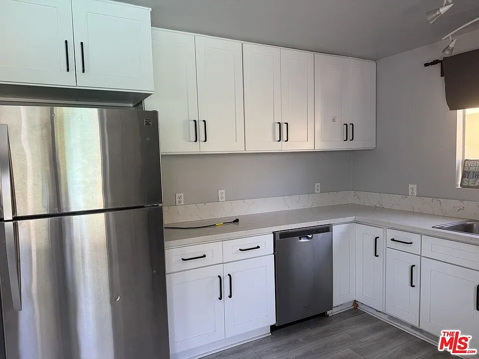 3 bed, 2.0 bath, 1465 sqft, $4,500 — Photo 3