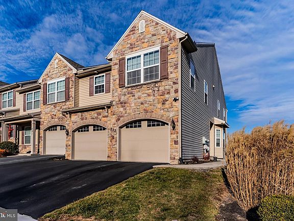 2nd image of 289 Fieldstone Ct #94