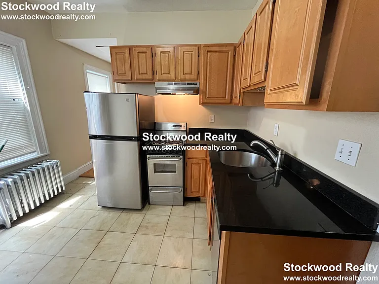 381 Dorchester St — Photo 2
