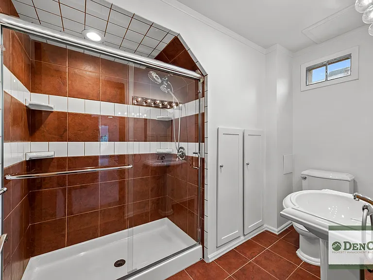 582 S Grant St — Photo 14