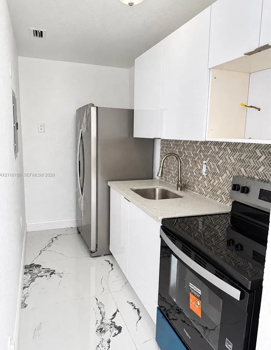 Floridian Villas Condo Ph — Photo 1