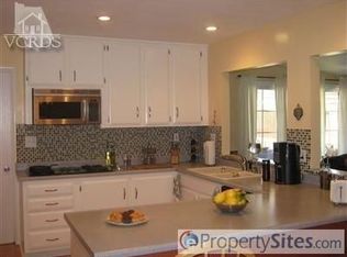 821 Rosewood Ave, Camarillo, CA 93010
