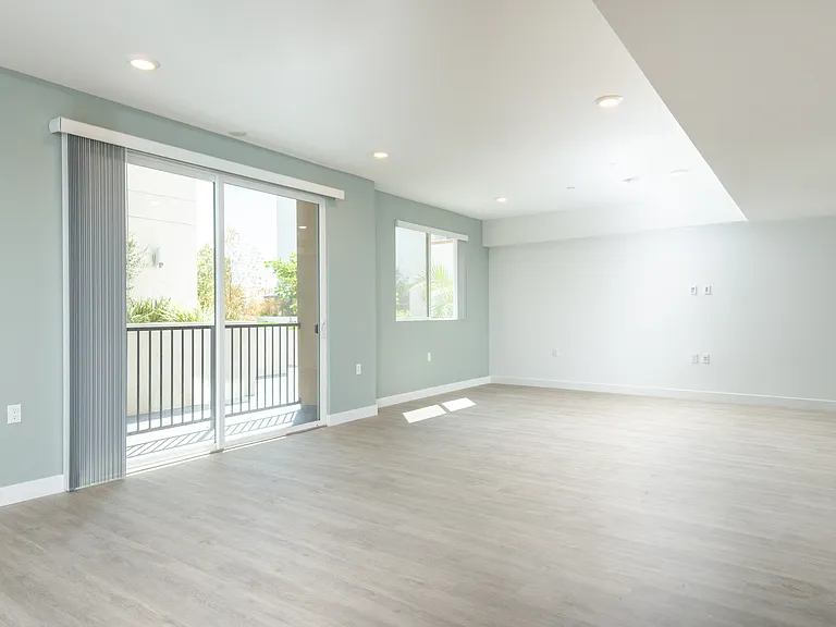 Sherman Way Luxury Apartment Homes — Photo 28