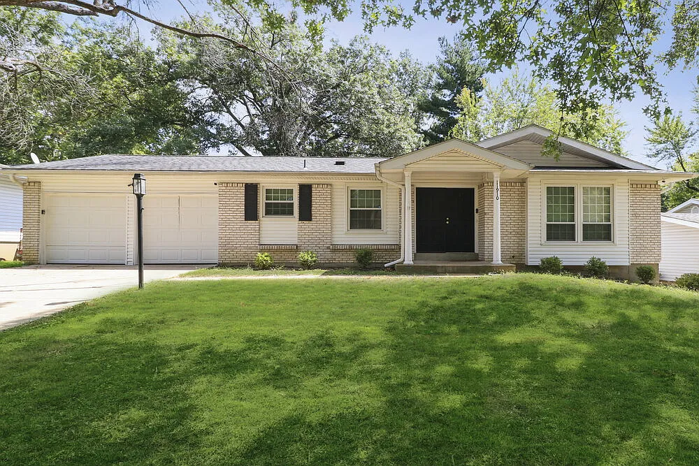 4 bed, 2.0 bath, 1579 sqft, $2,205 — Photo 1