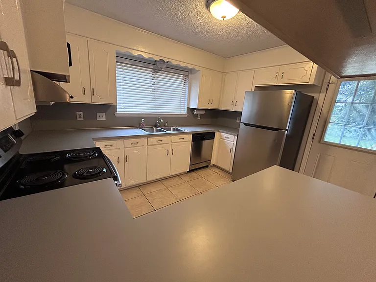 2614 Palmetto Dr — Photo 7