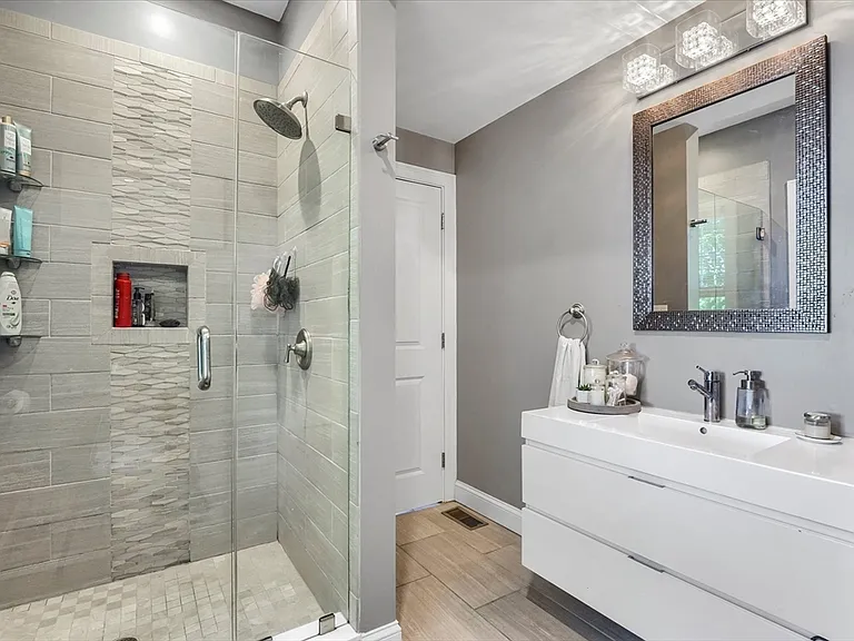 46 Port Norfolk St #1 — Photo 16