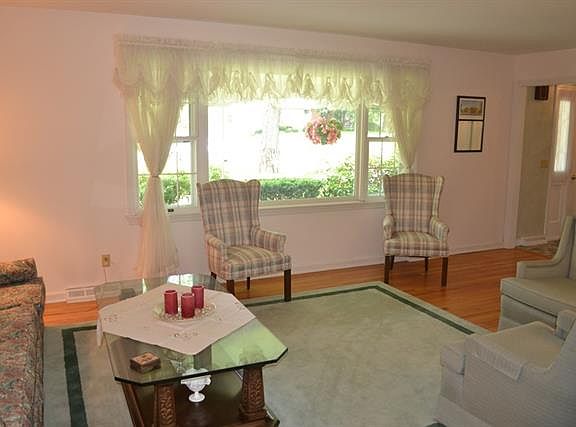 4th image of 19 Rivercrest Dr