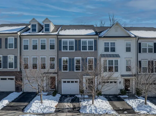 9153 Balaton Lake Ln, Bristow, VA 20136