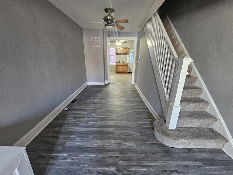 1111 W Hamburg St — Photo 1