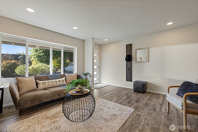 4th image of 1709 36th Street SE