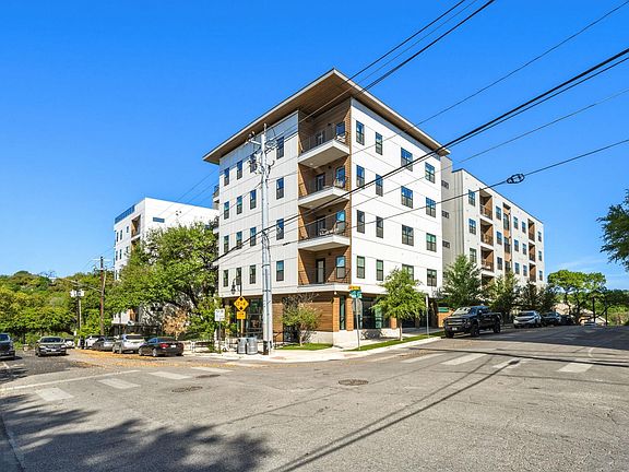 2nd image of 2500 Longview St Unit 300