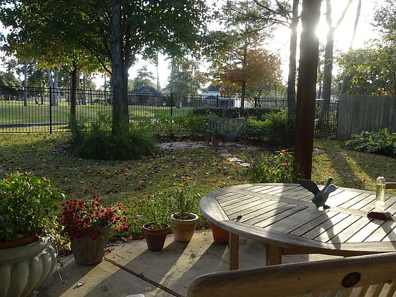 3rd image of 15903 Ellendale Ct