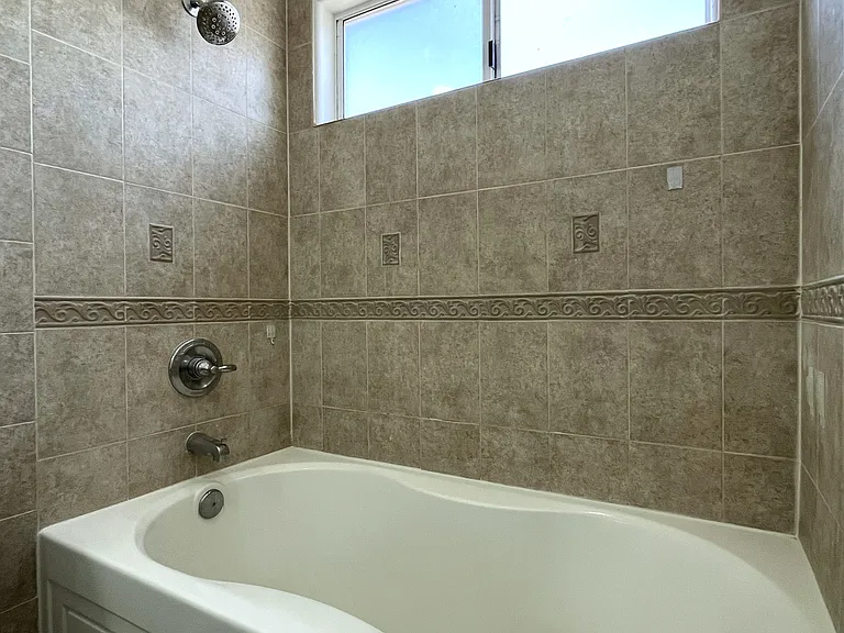 Upstairs Deep Soaking Bathtub