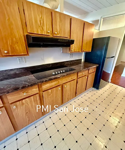 2066 Sandalwood Ct - Kitchen 2_08052026