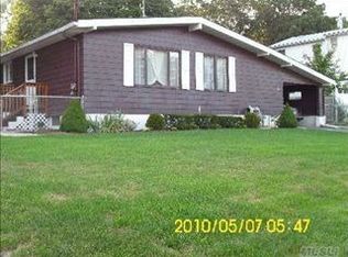 26 Crestwood Ln, Ronkonkoma, NY 11779